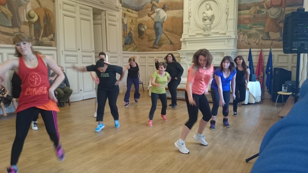 Zumba téléthon 2014 à la Mairie d'Etrepagny