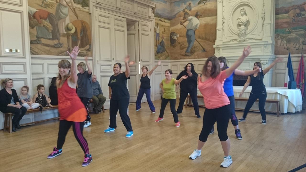 Zumba téléthon 2014 à la Mairie d'Etrepagny 